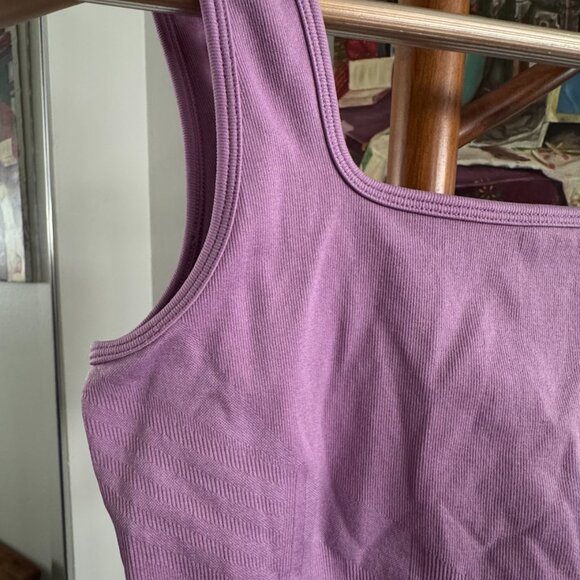 Knix - Good to Go Seamless Crop Tank in Amethyst (lilac) - Picture 3 of 7